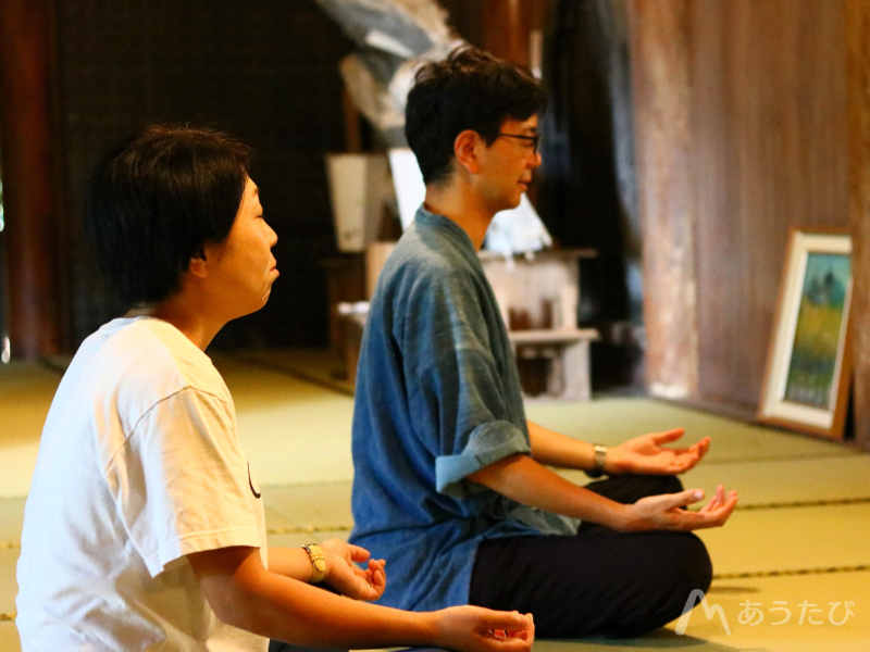 Abe meditating with participants