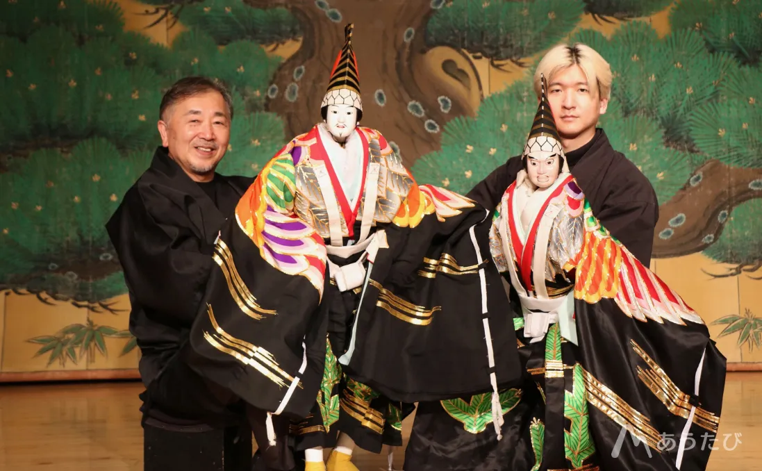 Koryu and Ryuji performing with traditional puppets