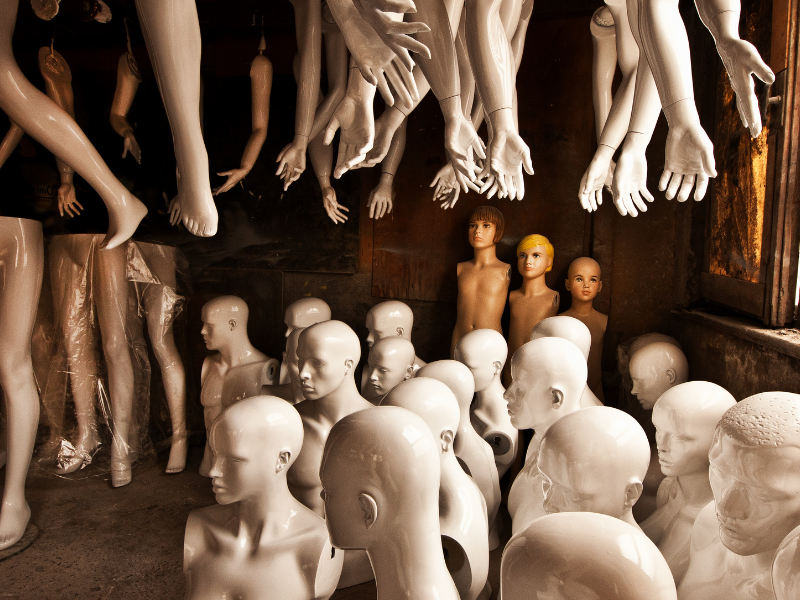 Mannequin workshop using FRP materials in Japan