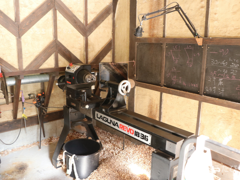 Green woodturning workshop using fresh wood in Japan