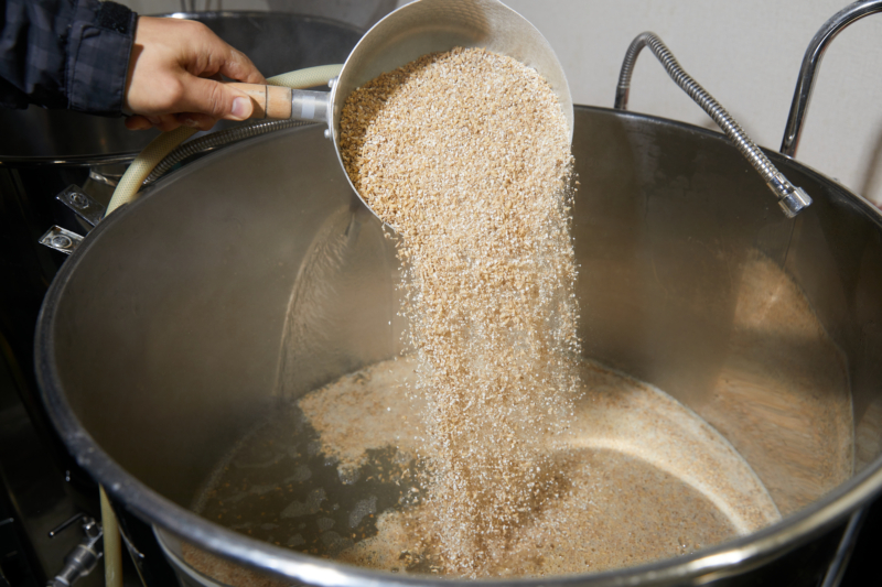 Adding malt into a brewing tank